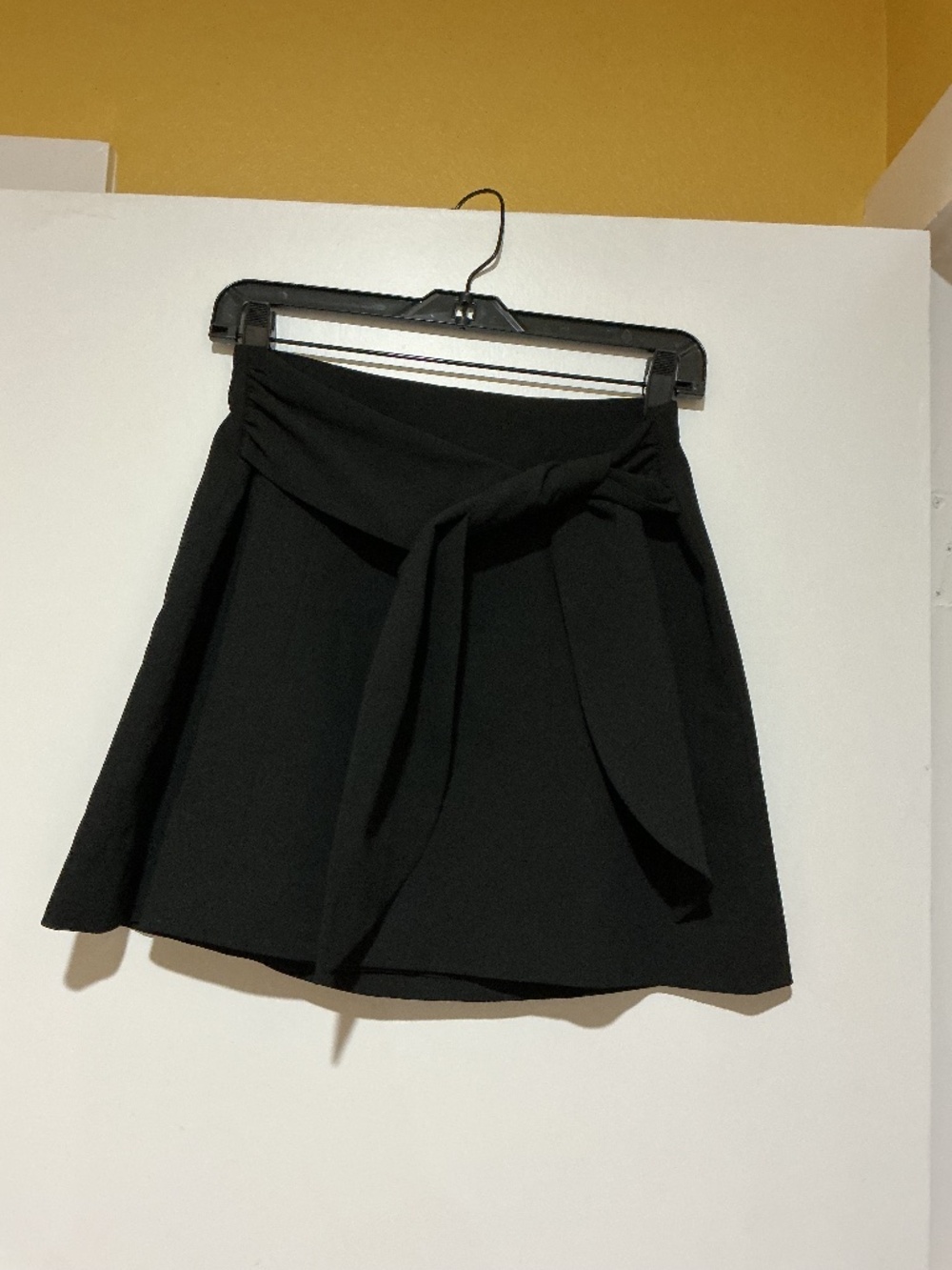 NWT Alice and Olivia Black Tie Mini Skirt 8